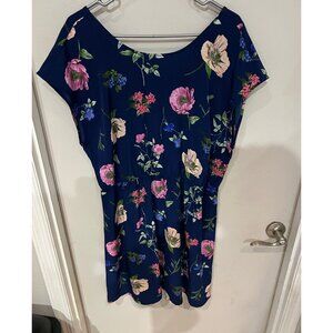 Womens dress no tag but I would say the size is xl